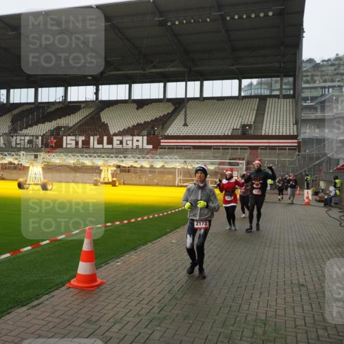 07.12.2025 - St. Pauli X-Mass-Run No. 15 Fabian Wolf http://msf.ph/oto/9389257 07.12.2025 10:21:18 Ziel 1326, 1386, 1407, 1898, 1900, 2173, 2565, 3062, 3384, 3540, 3541, 3848, 3849, 3984, 4117, 4338 meine-sportfotos.de