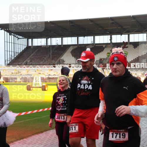 07.12.2025 - St. Pauli X-Mass-Run No. 15 Luisa Fischer http://msf.ph/oto/9389259 07.12.2025 12:02:08 Ziel 15, 1635, 3813, 15, 811, 15, 1719, 2267, 2264, 1932, 576, 926, 928, 933, 1719, 1786, 1923, 1928, 1930, 1932, 2411, 2539, 2868, 2987, 2991, 3385, 3463, 3531, 3869, 3981, 3990, 4107, 4109, 4156, 4369, 4370, 4753 meine-sportfotos.de