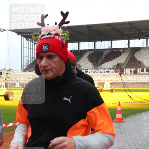 07.12.2025 - St. Pauli X-Mass-Run No. 15 Luisa Fischer http://msf.ph/oto/9389262 07.12.2025 12:02:09 Ziel 15, 1635, 2267, 2264, 576, 926, 928, 933, 1719, 1786, 1923, 1928, 1930, 1932, 2411, 2539, 2868, 2987, 2991, 3385, 3463, 3531, 3869, 3981, 3990, 4107, 4109, 4156, 4369, 4370, 4753 meine-sportfotos.de
