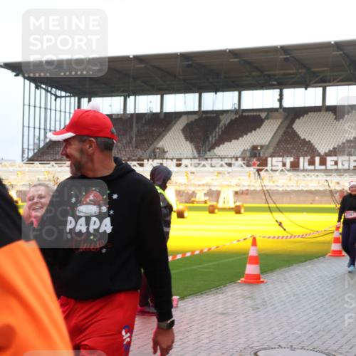 07.12.2025 - St. Pauli X-Mass-Run No. 15 Luisa Fischer http://msf.ph/oto/9389263 07.12.2025 12:02:09 Ziel 2267, 2264, 576, 926, 928, 933, 1719, 1786, 1923, 1928, 1930, 1932, 2411, 2539, 2868, 2987, 2991, 3385, 3463, 3531, 3869, 3981, 3990, 4107, 4109, 4156, 4369, 4370, 4753 meine-sportfotos.de
