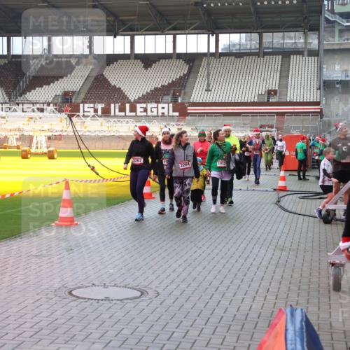 07.12.2025 - St. Pauli X-Mass-Run No. 15 Luisa Fischer http://msf.ph/oto/9389264 07.12.2025 12:02:10 Ziel 2267, 2264, 1932, 576, 926, 928, 933, 1719, 1786, 1923, 1930, 1932, 2411, 2539, 2868, 2987, 2991, 3385, 3463, 3531, 3869, 3981, 3990, 4102, 4107, 4109, 4142, 4156, 4369, 4370, 4753 meine-sportfotos.de