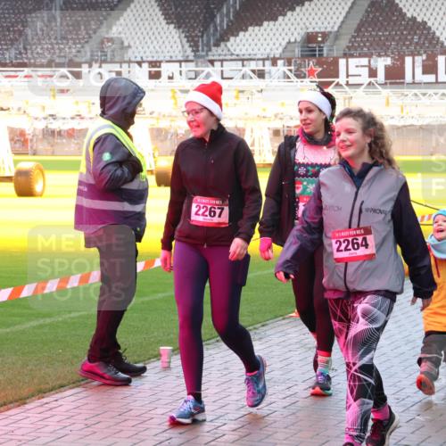 07.12.2025 - St. Pauli X-Mass-Run No. 15 Luisa Fischer http://msf.ph/oto/9389268 07.12.2025 12:02:15 Ziel 1, 5, 2267, 5, 2264, 1987, 193, 576, 926, 928, 933, 1719, 1786, 1930, 1932, 2411, 2539, 2868, 2987, 2991, 3385, 3463, 3531, 3869, 3981, 3990, 4102, 4107, 4109, 4142, 4156, 4253, 4369, 4370, 4753 meine-sportfotos.de