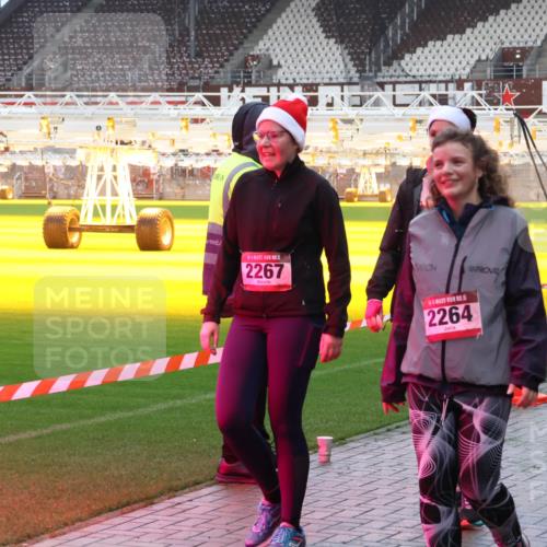 07.12.2025 - St. Pauli X-Mass-Run No. 15 Luisa Fischer http://msf.ph/oto/9389271 07.12.2025 12:02:16 Ziel 15, 2267, 5, 2264, 576, 926, 928, 933, 1719, 1786, 1930, 1932, 2411, 2539, 2868, 2987, 2991, 3385, 3463, 3531, 3869, 3981, 3990, 4102, 4107, 4109, 4142, 4156, 4253, 4369, 4370, 4753 meine-sportfotos.de