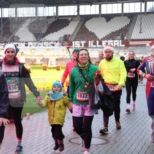 07.12.2025 - St. Pauli X-Mass-Run No. 15 Luisa Fischer http://msf.ph/oto/9389279 07.12.2025 12:02:18 Ziel 5, 2264, 930, 1932, 991, 2868, 3869, 4152, 576, 926, 928, 933, 1719, 1786, 2411, 2539, 2868, 2987, 2991, 3385, 3463, 3531, 3869, 3981, 3990, 4102, 4107, 4109, 4142, 4156, 4253, 4369, 4370, 4753 meine-sportfotos.de