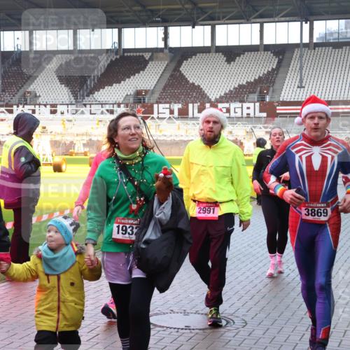07.12.2025 - St. Pauli X-Mass-Run No. 15 Luisa Fischer http://msf.ph/oto/9389281 07.12.2025 12:02:18 Ziel 15, 1930, 1932, 2991, 5, 3869, 4152, 576, 926, 928, 933, 1719, 1786, 2411, 2539, 2868, 2987, 2991, 3385, 3463, 3531, 3869, 3981, 3990, 4102, 4107, 4109, 4142, 4156, 4253, 4369, 4370, 4753 meine-sportfotos.de