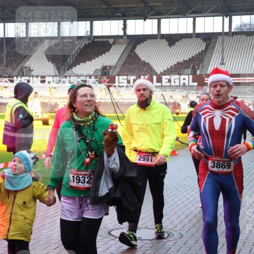 07.12.2025 - St. Pauli X-Mass-Run No. 15 Luisa Fischer http://msf.ph/oto/9389283 07.12.2025 12:02:19 Ziel 15, 30, 05, 1932, 1, 2991, 2, 5, 3869, 4109, 576, 926, 928, 933, 1719, 1786, 2411, 2539, 2868, 2987, 2991, 3385, 3463, 3531, 3869, 3981, 3990, 4102, 4107, 4109, 4142, 4156, 4253, 4369, 4370, 4753 meine-sportfotos.de