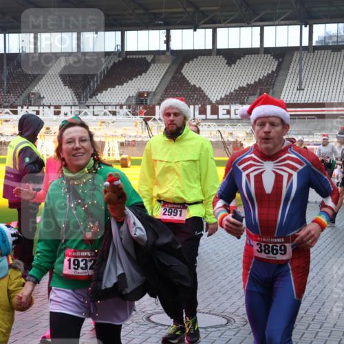07.12.2025 - St. Pauli X-Mass-Run No. 15 Luisa Fischer http://msf.ph/oto/9389284 07.12.2025 12:02:19 Ziel 1932, 5, 2991, 15, 3869, 4152, 437, 576, 926, 928, 933, 1719, 1786, 2411, 2539, 2868, 2987, 2991, 3385, 3463, 3531, 3869, 3981, 3990, 4102, 4107, 4109, 4142, 4156, 4253, 4369, 4370, 4753 meine-sportfotos.de