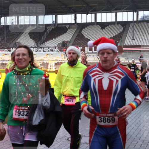 07.12.2025 - St. Pauli X-Mass-Run No. 15 Luisa Fischer http://msf.ph/oto/9389285 07.12.2025 12:02:19 Ziel 1932, 2991, 3869, 576, 4109, 4152, 576, 926, 928, 933, 1719, 1786, 2411, 2539, 2868, 2987, 2991, 3385, 3463, 3531, 3869, 3981, 3990, 4102, 4107, 4109, 4142, 4156, 4253, 4369, 4370, 4753 meine-sportfotos.de