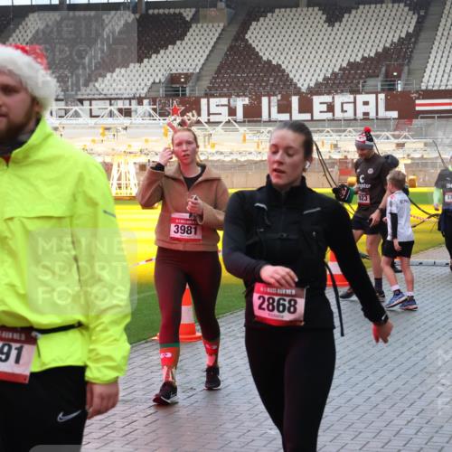 07.12.2025 - St. Pauli X-Mass-Run No. 15 Luisa Fischer http://msf.ph/oto/9389289 07.12.2025 12:02:20 Ziel 2991, 9, 3981, 2868, 923, 576, 4109, 4107, 576, 926, 928, 933, 1719, 1786, 2411, 2539, 2868, 2987, 2991, 3385, 3463, 3531, 3869, 3981, 4102, 4107, 4109, 4142, 4156, 4253, 4369, 4370, 4753 meine-sportfotos.de