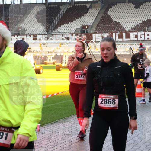 07.12.2025 - St. Pauli X-Mass-Run No. 15 Luisa Fischer http://msf.ph/oto/9389290 07.12.2025 12:02:21 Ziel 15, 2991, 3981, 1, 15, 2868, 105, 576, 576, 926, 928, 933, 1719, 1786, 2411, 2539, 2868, 2987, 2991, 3869, 3981, 4102, 4107, 4109, 4142, 4156, 4253, 4369, 4370, 4753 meine-sportfotos.de