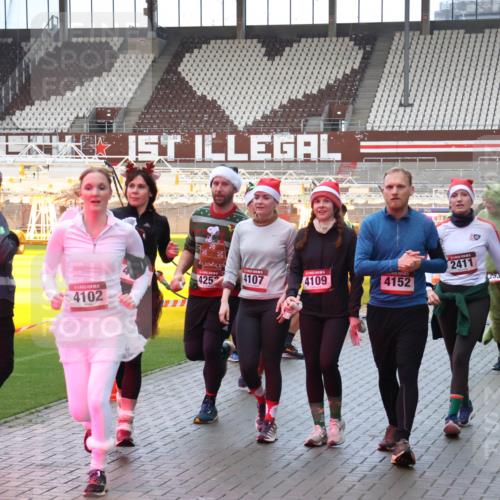 07.12.2025 - St. Pauli X-Mass-Run No. 15 Luisa Fischer http://msf.ph/oto/9389301 07.12.2025 12:02:27 Ziel 2411, 425, 4107, 253, 4109, 4152, 4102, 576, 926, 928, 933, 1719, 1786, 2411, 2539, 2868, 3869, 3981, 4102, 4107, 4109, 4142, 4156, 4253, 4364, 4369, 4370, 4753 meine-sportfotos.de