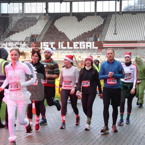 07.12.2025 - St. Pauli X-Mass-Run No. 15 Luisa Fischer http://msf.ph/oto/9389302 07.12.2025 12:02:27 Ziel 253, 2411, 4152, 4102, 4107, 4109, 539, 576, 926, 928, 933, 1719, 1786, 2411, 2539, 2868, 3869, 3981, 4102, 4107, 4109, 4142, 4156, 4253, 4364, 4369, 4370, 4753 meine-sportfotos.de