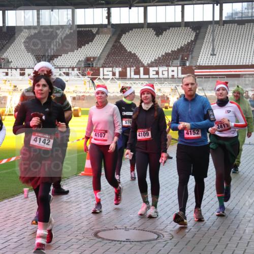 07.12.2025 - St. Pauli X-Mass-Run No. 15 Luisa Fischer http://msf.ph/oto/9389306 07.12.2025 12:02:28 Ziel 15, 4102, 5, 4142, 4107, 576, 4109, 2411, 4152, 4369, 576, 926, 928, 933, 1719, 2411, 2539, 2868, 3203, 3869, 3981, 4102, 4107, 4109, 4142, 4156, 4253, 4364, 4369, 4370, 4753 meine-sportfotos.de