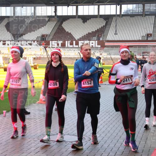 07.12.2025 - St. Pauli X-Mass-Run No. 15 Luisa Fischer http://msf.ph/oto/9389311 07.12.2025 12:02:29 Ziel 4107, 4370, 4109, 4152, 2411, 4369, 576, 926, 928, 933, 1719, 2411, 2539, 2868, 3203, 3869, 3981, 4102, 4107, 4109, 4142, 4156, 4253, 4364, 4369, 4370, 4753 meine-sportfotos.de