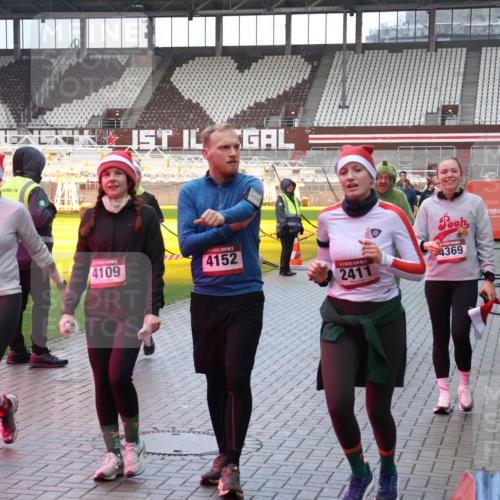 07.12.2025 - St. Pauli X-Mass-Run No. 15 Luisa Fischer http://msf.ph/oto/9389312 07.12.2025 12:02:29 Ziel 4107, 4109, 5, 4152, 2411, 4369, 4370, 576, 926, 928, 933, 1719, 2411, 2539, 2868, 3203, 3869, 3981, 4102, 4107, 4109, 4142, 4156, 4253, 4364, 4369, 4370, 4753 meine-sportfotos.de