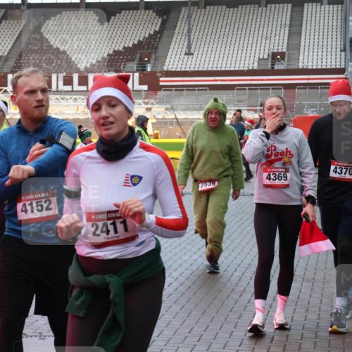 07.12.2025 - St. Pauli X-Mass-Run No. 15 Luisa Fischer http://msf.ph/oto/9389315 07.12.2025 12:02:30 Ziel 09, 57, 15, 4152, 2411, 2539, 4369, 5, 4370, 576, 926, 928, 933, 1719, 2411, 2539, 2868, 2936, 2940, 3203, 3869, 3981, 4102, 4107, 4109, 4142, 4156, 4253, 4364, 4369, 4370, 4753 meine-sportfotos.de