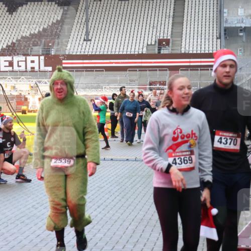 07.12.2025 - St. Pauli X-Mass-Run No. 15 Luisa Fischer http://msf.ph/oto/9389322 07.12.2025 12:02:32 Ziel 19, 19, 2539, 926, 4370, 4369, 576, 926, 928, 933, 1719, 2411, 2539, 2868, 2936, 2940, 3203, 3869, 4102, 4107, 4109, 4142, 4156, 4253, 4364, 4369, 4370, 4753 meine-sportfotos.de