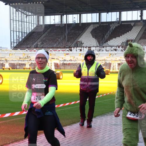 07.12.2025 - St. Pauli X-Mass-Run No. 15 Luisa Fischer http://msf.ph/oto/9389330 07.12.2025 12:02:34 Ziel 15, 576, 2539, 19, 576, 926, 928, 933, 1719, 2411, 2539, 2868, 2936, 2940, 3203, 3837, 3869, 4102, 4107, 4109, 4142, 4156, 4253, 4364, 4369, 4370 meine-sportfotos.de