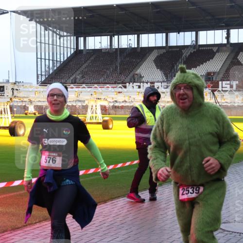 07.12.2025 - St. Pauli X-Mass-Run No. 15 Luisa Fischer http://msf.ph/oto/9389331 07.12.2025 12:02:35 Ziel 576, 2539, 576, 926, 928, 933, 1719, 2411, 2539, 2868, 2936, 2940, 3203, 3837, 3869, 4102, 4107, 4109, 4142, 4156, 4253, 4364, 4369, 4370 meine-sportfotos.de
