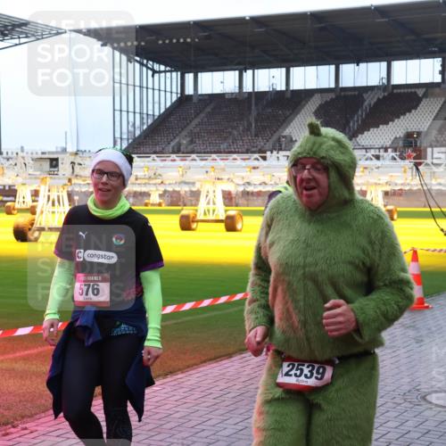 07.12.2025 - St. Pauli X-Mass-Run No. 15 Luisa Fischer http://msf.ph/oto/9389332 07.12.2025 12:02:35 Ziel 15, 576, 2539, 576, 926, 928, 933, 1719, 2411, 2539, 2868, 2936, 2940, 3203, 3837, 3869, 4102, 4107, 4109, 4142, 4156, 4253, 4364, 4369, 4370 meine-sportfotos.de