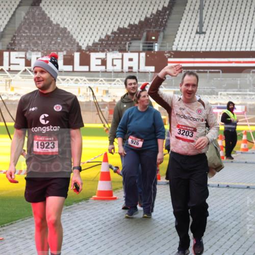 07.12.2025 - St. Pauli X-Mass-Run No. 15 Luisa Fischer http://msf.ph/oto/9389340 07.12.2025 12:02:42 Ziel 5, 1928, 15, 1923, 926, 1, 3203, 235, 576, 926, 928, 933, 1979, 1983, 2411, 2539, 2868, 2936, 2940, 3203, 3429, 3432, 3837, 3869, 4102, 4107, 4109, 4142, 4156, 4253, 4364, 4369, 4370 meine-sportfotos.de