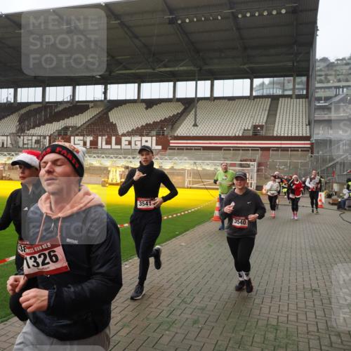 07.12.2025 - St. Pauli X-Mass-Run No. 15 Fabian Wolf http://msf.ph/oto/9389343 07.12.2025 10:21:25 Ziel 149, 270, 1326, 2173, 2927, 3062, 3091, 3384, 3540, 3541, 3848, 3849, 3984, 3988, 4117 meine-sportfotos.de