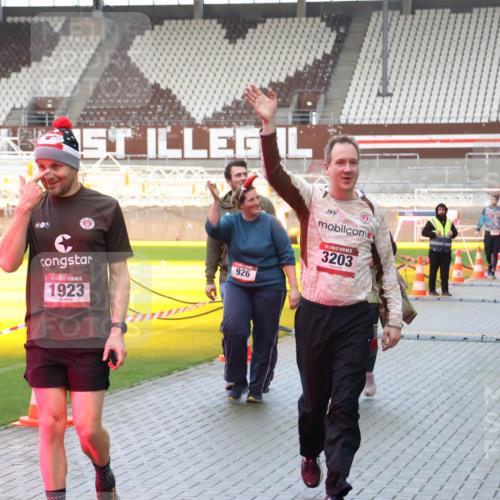 07.12.2025 - St. Pauli X-Mass-Run No. 15 Luisa Fischer http://msf.ph/oto/9389344 07.12.2025 12:02:43 Ziel 1928, 5, 1923, 926, 7, 5, 3203, 235, 576, 926, 928, 933, 1979, 1983, 2411, 2539, 2868, 2936, 2940, 3203, 3429, 3432, 3743, 3745, 3837, 3869, 4102, 4107, 4109, 4142, 4156, 4253, 4364, 4369, 4370 meine-sportfotos.de