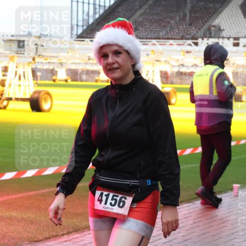07.12.2025 - St. Pauli X-Mass-Run No. 15 Luisa Fischer http://msf.ph/oto/9389359 07.12.2025 12:03:15 Ziel 4156, 235, 826, 1279, 1979, 1983, 2095, 2936, 2940, 3122, 3203, 3429, 3432, 3743, 3745, 3803, 3837, 3995, 4076, 4120, 4228, 4243, 4244, 4681, 4682, 4683, 4684, 4747, 4751 meine-sportfotos.de