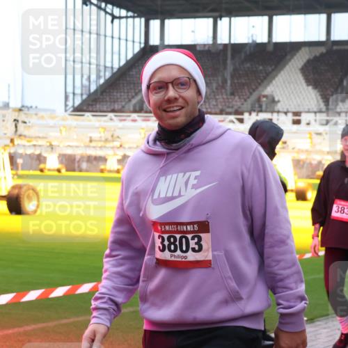 07.12.2025 - St. Pauli X-Mass-Run No. 15 Luisa Fischer http://msf.ph/oto/9389361 07.12.2025 12:03:17 Ziel 15, 3803, 3837, 235, 826, 1279, 1979, 1983, 2095, 2610, 2747, 2936, 2940, 3122, 3130, 3134, 3281, 3429, 3432, 3743, 3745, 3803, 3837, 3995, 4076, 4120, 4228, 4243, 4244, 4681, 4682, 4683, 4684, 4747, 4751 meine-sportfotos.de