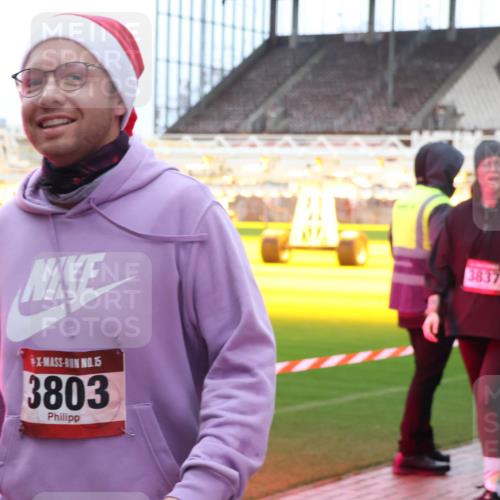 07.12.2025 - St. Pauli X-Mass-Run No. 15 Luisa Fischer http://msf.ph/oto/9389363 07.12.2025 12:03:18 Ziel 15, 3803, 3837, 235, 826, 1279, 1979, 1983, 2095, 2610, 2747, 2822, 2843, 2936, 2940, 3122, 3130, 3134, 3281, 3429, 3432, 3743, 3745, 3803, 3837, 3995, 4076, 4120, 4228, 4243, 4244, 4681, 4682, 4683, 4684, 4747, 4750, 4751 meine-sportfotos.de