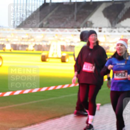 07.12.2025 - St. Pauli X-Mass-Run No. 15 Luisa Fischer http://msf.ph/oto/9389365 07.12.2025 12:03:18 Ziel 117, 4682, 4631, 235, 826, 1279, 1979, 1983, 2095, 2610, 2747, 2822, 2843, 2936, 2940, 3122, 3130, 3134, 3281, 3429, 3432, 3743, 3745, 3803, 3837, 3995, 4076, 4120, 4228, 4243, 4244, 4681, 4682, 4683, 4684, 4747, 4750, 4751 meine-sportfotos.de