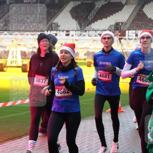 07.12.2025 - St. Pauli X-Mass-Run No. 15 Luisa Fischer http://msf.ph/oto/9389366 07.12.2025 12:03:19 Ziel 3837, 4682, 15, 4681, 468, 235, 826, 1279, 1979, 1983, 2095, 2610, 2747, 2822, 2834, 2843, 3122, 3125, 3130, 3134, 3281, 3429, 3432, 3743, 3745, 3803, 3837, 3995, 4076, 4120, 4228, 4243, 4244, 4681, 4682, 4683, 4684, 4747, 4750, 4751 meine-sportfotos.de