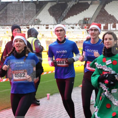 07.12.2025 - St. Pauli X-Mass-Run No. 15 Luisa Fischer http://msf.ph/oto/9389367 07.12.2025 12:03:19 Ziel 15, 4682, 4681, 4, 235, 826, 1279, 1979, 1983, 2095, 2610, 2747, 2822, 2834, 2843, 3122, 3125, 3130, 3134, 3281, 3429, 3432, 3743, 3745, 3803, 3837, 3995, 4076, 4120, 4228, 4243, 4244, 4681, 4682, 4683, 4684, 4747, 4750, 4751 meine-sportfotos.de