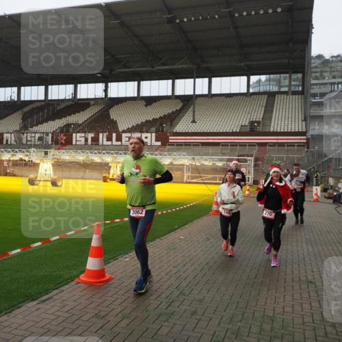 07.12.2025 - St. Pauli X-Mass-Run No. 15 Fabian Wolf http://msf.ph/oto/9389368 07.12.2025 10:21:27 Ziel 149, 270, 1326, 2173, 2927, 2997, 3062, 3091, 3384, 3540, 3541, 3848, 3849, 3988, 4117, 4169, 4170 meine-sportfotos.de