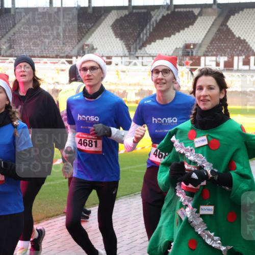 07.12.2025 - St. Pauli X-Mass-Run No. 15 Luisa Fischer http://msf.ph/oto/9389369 07.12.2025 12:03:19 Ziel 4681, 468, 4682, 235, 826, 1279, 1979, 1983, 2095, 2610, 2747, 2822, 2834, 2843, 3122, 3125, 3130, 3134, 3281, 3429, 3432, 3743, 3745, 3803, 3837, 3995, 4076, 4120, 4228, 4243, 4244, 4681, 4682, 4683, 4684, 4747, 4750, 4751 meine-sportfotos.de
