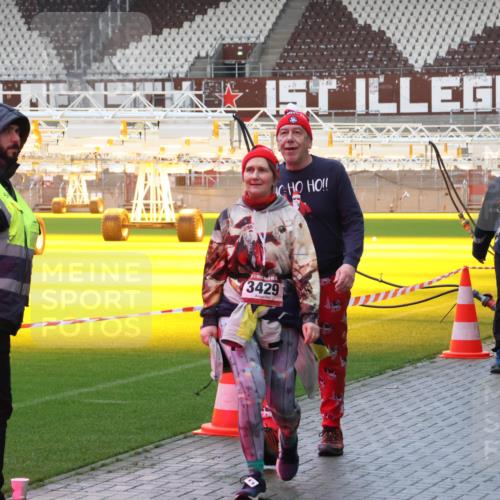 07.12.2025 - St. Pauli X-Mass-Run No. 15 Luisa Fischer http://msf.ph/oto/9389378 07.12.2025 12:03:24 Ziel 3429, 3743, 235, 267, 826, 1279, 1979, 1983, 2095, 2610, 2747, 2822, 2834, 2843, 3122, 3125, 3130, 3134, 3281, 3282, 3429, 3432, 3743, 3745, 3803, 3937, 3941, 3943, 3995, 4024, 4076, 4120, 4228, 4243, 4244, 4681, 4682, 4683, 4684, 4741, 4747, 4750, 4751 meine-sportfotos.de