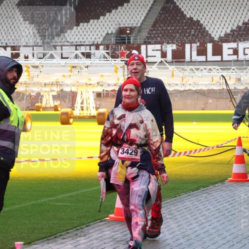 07.12.2025 - St. Pauli X-Mass-Run No. 15 Luisa Fischer http://msf.ph/oto/9389379 07.12.2025 12:03:24 Ziel 3429, 3743, 235, 267, 826, 1279, 1979, 1983, 2095, 2610, 2747, 2822, 2834, 2843, 3122, 3125, 3130, 3134, 3281, 3282, 3429, 3432, 3743, 3745, 3803, 3937, 3941, 3943, 3995, 4024, 4076, 4120, 4228, 4243, 4244, 4681, 4682, 4683, 4684, 4741, 4747, 4750, 4751 meine-sportfotos.de