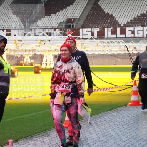 07.12.2025 - St. Pauli X-Mass-Run No. 15 Luisa Fischer http://msf.ph/oto/9389380 07.12.2025 12:03:25 Ziel 15, 3429, 3745, 3743, 235, 267, 826, 1279, 2095, 2610, 2747, 2822, 2834, 2843, 3122, 3125, 3130, 3134, 3281, 3282, 3429, 3432, 3743, 3745, 3803, 3937, 3941, 3943, 3995, 4024, 4076, 4120, 4228, 4243, 4244, 4681, 4682, 4683, 4684, 4741, 4747, 4750, 4751 meine-sportfotos.de