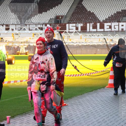 07.12.2025 - St. Pauli X-Mass-Run No. 15 Luisa Fischer http://msf.ph/oto/9389382 07.12.2025 12:03:25 Ziel 3429, 3743, 3745, 235, 267, 826, 1279, 2095, 2610, 2747, 2822, 2834, 2843, 3122, 3125, 3130, 3134, 3281, 3282, 3429, 3432, 3743, 3745, 3803, 3937, 3941, 3943, 3995, 4024, 4076, 4120, 4228, 4243, 4244, 4681, 4682, 4683, 4684, 4741, 4747, 4750, 4751 meine-sportfotos.de