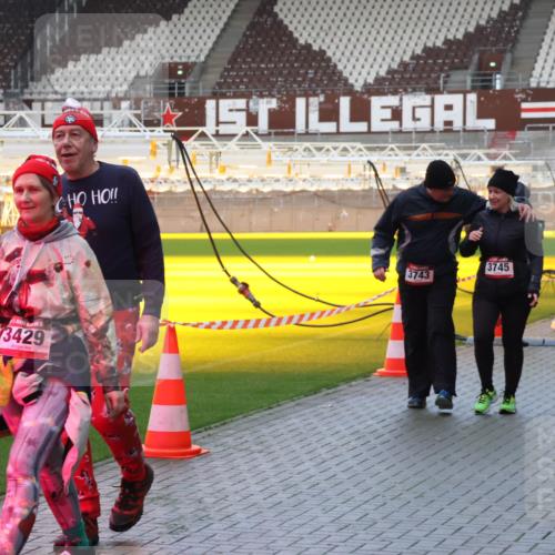 07.12.2025 - St. Pauli X-Mass-Run No. 15 Luisa Fischer http://msf.ph/oto/9389383 07.12.2025 12:03:25 Ziel 3429, 3995, 3743, 3745, 1983, 235, 267, 826, 1279, 2095, 2610, 2747, 2822, 2834, 2843, 3122, 3125, 3130, 3134, 3281, 3282, 3429, 3432, 3743, 3745, 3803, 3937, 3941, 3943, 3995, 4024, 4076, 4120, 4228, 4243, 4244, 4681, 4682, 4683, 4684, 4741, 4747, 4750, 4751 meine-sportfotos.de