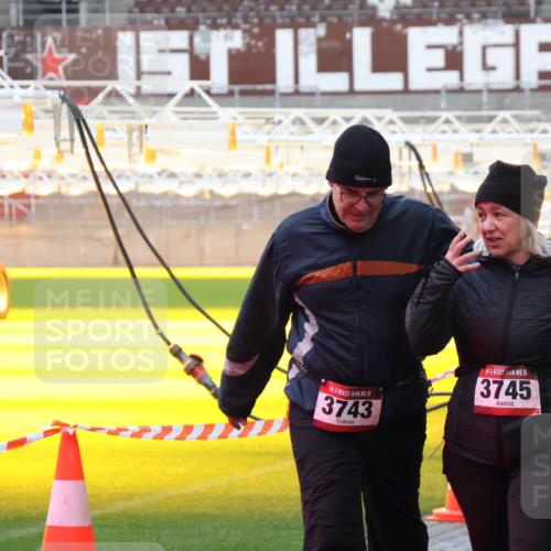 07.12.2025 - St. Pauli X-Mass-Run No. 15 Luisa Fischer http://msf.ph/oto/9389388 07.12.2025 12:03:28 Ziel 15, 3743, 15, 3745, 267, 826, 1279, 2095, 2610, 2747, 2822, 2834, 2843, 3122, 3125, 3130, 3134, 3281, 3282, 3743, 3745, 3803, 3937, 3941, 3943, 3995, 4024, 4076, 4120, 4228, 4243, 4244, 4681, 4682, 4683, 4684, 4732, 4741, 4747, 4750, 4751 meine-sportfotos.de