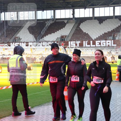 07.12.2025 - St. Pauli X-Mass-Run No. 15 Luisa Fischer http://msf.ph/oto/9389398 07.12.2025 12:03:30 Ziel 6347, 3745, 3743, 1983, 197, 267, 826, 1279, 2095, 2610, 2747, 2822, 2834, 2843, 3122, 3125, 3130, 3134, 3281, 3282, 3743, 3745, 3803, 3937, 3941, 3943, 3995, 4024, 4076, 4120, 4228, 4243, 4244, 4681, 4682, 4683, 4684, 4732, 4741, 4747, 4750, 4751 meine-sportfotos.de