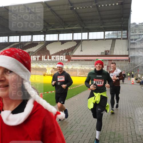07.12.2025 - St. Pauli X-Mass-Run No. 15 Fabian Wolf http://msf.ph/oto/9389399 07.12.2025 10:21:29 Ziel 149, 270, 1326, 2173, 2927, 2997, 3062, 3091, 3384, 3540, 3541, 3848, 3849, 3988, 4117, 4158, 4169, 4170 meine-sportfotos.de