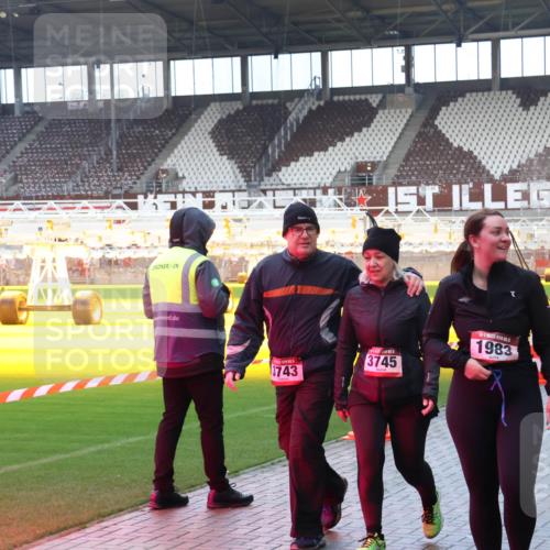 07.12.2025 - St. Pauli X-Mass-Run No. 15 Luisa Fischer http://msf.ph/oto/9389400 07.12.2025 12:03:31 Ziel 13743, 3745, 1983, 267, 826, 1279, 2095, 2610, 2747, 2822, 2834, 2843, 3122, 3125, 3130, 3134, 3281, 3282, 3743, 3745, 3803, 3937, 3941, 3943, 3995, 4024, 4076, 4120, 4228, 4243, 4244, 4681, 4682, 4683, 4684, 4732, 4741, 4747, 4750, 4751, 5007 meine-sportfotos.de