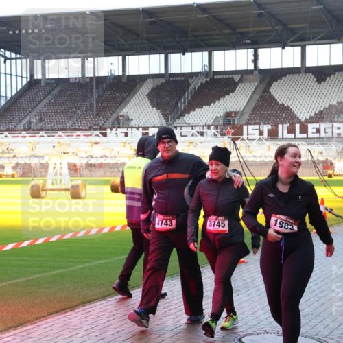 07.12.2025 - St. Pauli X-Mass-Run No. 15 Luisa Fischer http://msf.ph/oto/9389401 07.12.2025 12:03:31 Ziel 3743, 3745, 1983, 197, 267, 826, 1279, 2095, 2610, 2747, 2822, 2834, 2843, 3122, 3125, 3130, 3134, 3281, 3282, 3743, 3745, 3803, 3937, 3941, 3943, 3995, 4024, 4076, 4120, 4228, 4243, 4244, 4681, 4682, 4683, 4684, 4732, 4741, 4747, 4750, 4751, 5007 meine-sportfotos.de