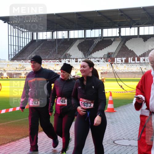 07.12.2025 - St. Pauli X-Mass-Run No. 15 Luisa Fischer http://msf.ph/oto/9389407 07.12.2025 12:03:32 Ziel 3743, 5, 3745, 5, 1983, 15, 1979, 267, 826, 1279, 2095, 2610, 2747, 2822, 2834, 2843, 3122, 3125, 3130, 3134, 3281, 3282, 3803, 3937, 3941, 3943, 3995, 4024, 4076, 4120, 4228, 4243, 4244, 4681, 4682, 4683, 4684, 4732, 4741, 4747, 4750, 4751, 5007 meine-sportfotos.de