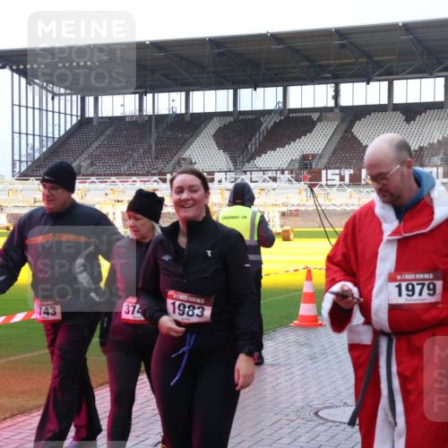 07.12.2025 - St. Pauli X-Mass-Run No. 15 Luisa Fischer http://msf.ph/oto/9389408 07.12.2025 12:03:33 Ziel 374, 1983, 743, 1979, 267, 826, 1279, 2095, 2610, 2747, 2822, 2834, 2843, 3122, 3125, 3130, 3134, 3281, 3282, 3803, 3937, 3941, 3943, 4024, 4076, 4120, 4228, 4243, 4244, 4681, 4682, 4683, 4684, 4732, 4741, 4747, 4750, 4751, 5007 meine-sportfotos.de