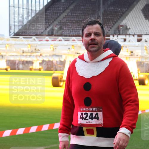 07.12.2025 - St. Pauli X-Mass-Run No. 15 Luisa Fischer http://msf.ph/oto/9389415 07.12.2025 12:03:55 Ziel 15, 4244, 255, 258, 263, 267, 723, 2610, 2747, 2822, 2834, 2843, 3081, 3082, 3122, 3125, 3130, 3134, 3281, 3282, 3316, 3317, 3807, 3937, 3941, 3943, 3994, 3996, 3997, 4006, 4011, 4021, 4022, 4024, 4221, 4224, 4241, 4243, 4244, 4247, 4726, 4731, 4732, 4741, 4742, 4746, 4747, 4750, 4751, 5007 meine-sportfotos.de