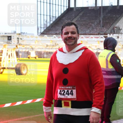 07.12.2025 - St. Pauli X-Mass-Run No. 15 Luisa Fischer http://msf.ph/oto/9389417 07.12.2025 12:03:56 Ziel 15, 4244, 255, 258, 263, 267, 723, 2610, 2747, 2822, 2834, 2843, 3081, 3082, 3122, 3125, 3130, 3134, 3281, 3282, 3316, 3317, 3807, 3937, 3941, 3943, 3994, 3996, 3997, 4006, 4011, 4021, 4022, 4024, 4221, 4224, 4241, 4243, 4244, 4247, 4726, 4731, 4732, 4741, 4742, 4746, 4747, 4750, 4751, 5007 meine-sportfotos.de