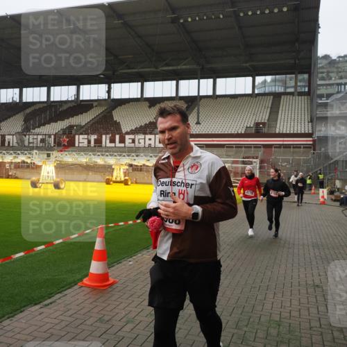 07.12.2025 - St. Pauli X-Mass-Run No. 15 Fabian Wolf http://msf.ph/oto/9389424 07.12.2025 10:21:31 Ziel 149, 270, 1326, 2173, 2927, 2997, 3062, 3091, 3384, 3540, 3541, 3848, 3849, 3988, 4117, 4158, 4169, 4170 meine-sportfotos.de